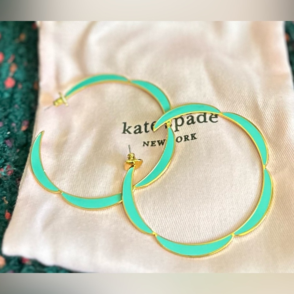 RARE Kate Spade NWT Sliced Scallop Enamel Large Hoop Earrings - Picture 5 of 15